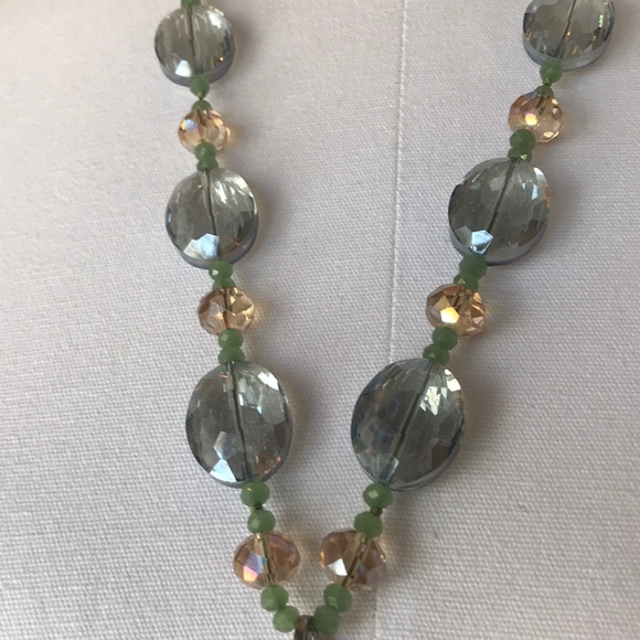 Stunning crystal and jade statement necklace - Picture 6 of 8
